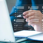 アンケートの回答を記入している画像(マーケティング/集計)